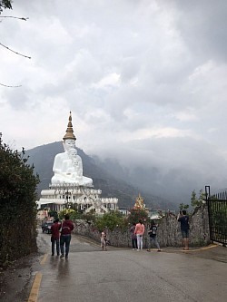 เที่ยววัดพระธาตุผาซ่อนแก้ว